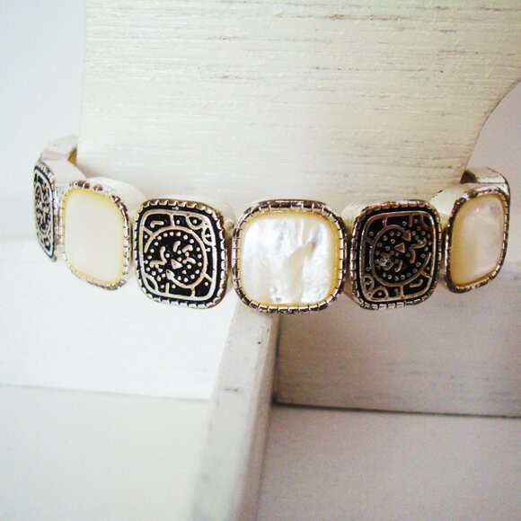Monet Stretch Bracelet Pre-loved with mother of pearl filigree antiqued silver - Picture 2 of 10